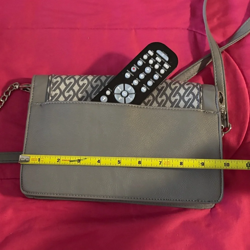 NEW Nine West Convertible Flap Gray White Chain Strap Crossbody Bag Purse